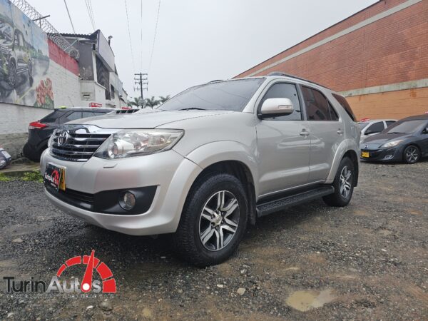 Toyota fortuner srv diesel 3.0 automática 4x4 modelo 2013