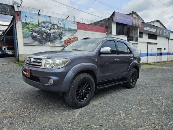 Toyota fortuner automatica gasolina 4x4 2.7 2011