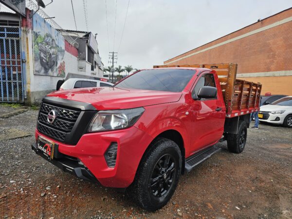 Nissan frontier estacas mecánica 4x2 gasolina 2.5 modelo 2022